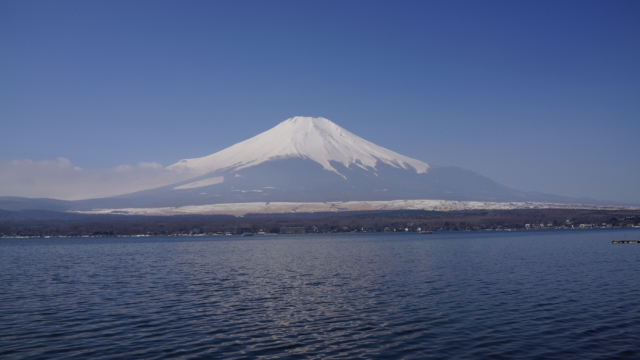 ภูเขาไฟฟูจิ (富士山): สัญลักษณ์แห่งความงามอันศักดิ์สิทธิ์ของญี่ปุ่น