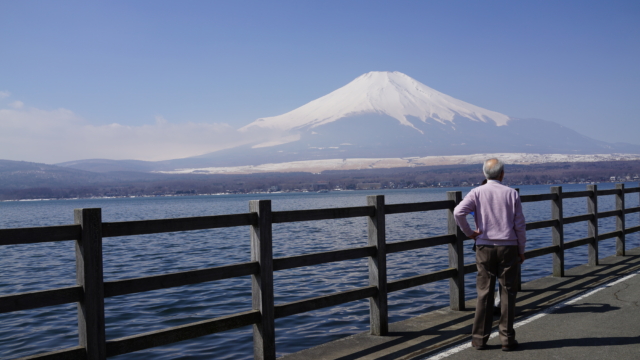 ภูเขาไฟฟูจิ (富士山): สัญลักษณ์แห่งความงามอันศักดิ์สิทธิ์ของญี่ปุ่น