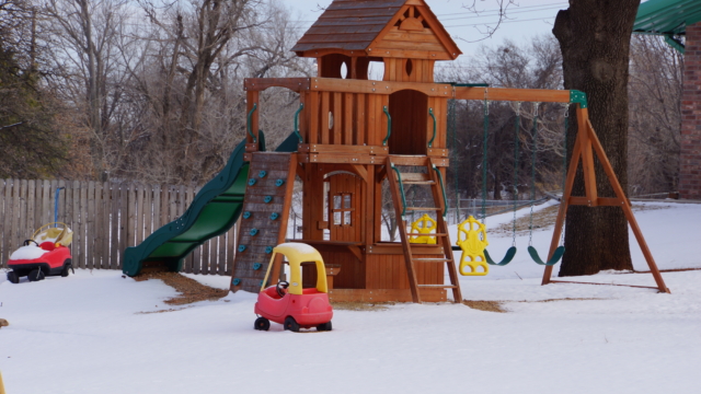 สร้างโลกแห่งการเรียนรู้และการผจญภัย: ประโยชน์ของสนามเด็กเล่นในสวนหลังบ้าน